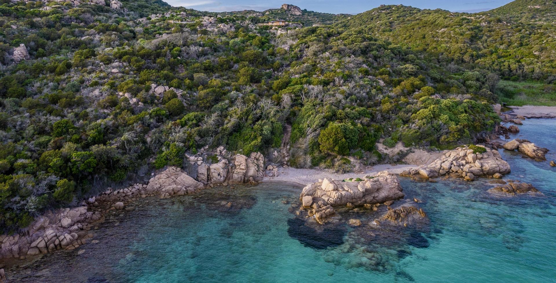 Etablissement haut de gamme à Bonifacio : Version Maquis